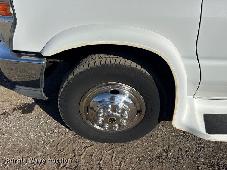 image for item EG1755 2011 Ford E450 medical exam van