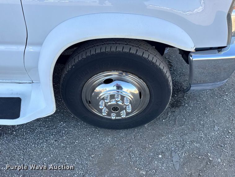 image for item EG1755 2011 Ford E450 medical exam van