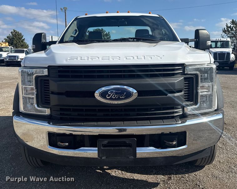 image for item EG1758 2019 Ford F550 Super Duty XL pickup truck cab and chassis