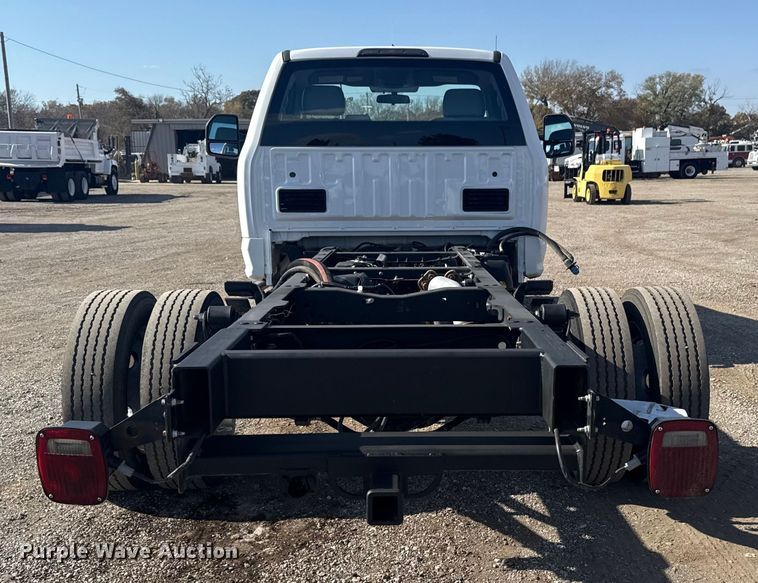 image for item EG1758 2019 Ford F550 Super Duty XL pickup truck cab and chassis
