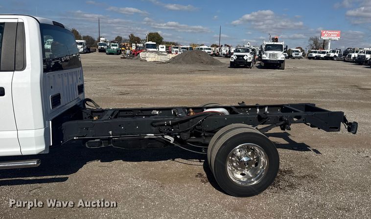 image for item EG1758 2019 Ford F550 Super Duty XL pickup truck cab and chassis