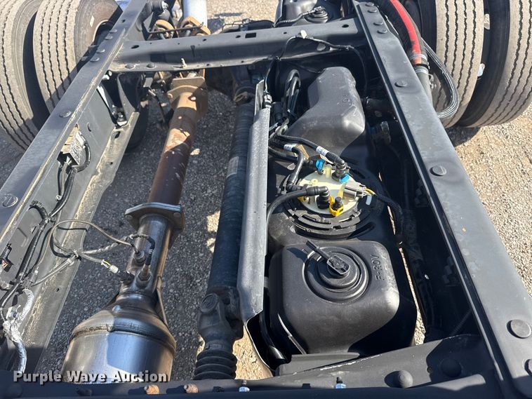 image for item EG1758 2019 Ford F550 Super Duty XL pickup truck cab and chassis