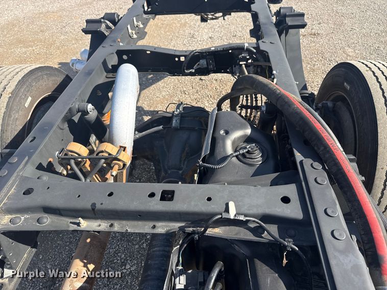 image for item EG1758 2019 Ford F550 Super Duty XL pickup truck cab and chassis