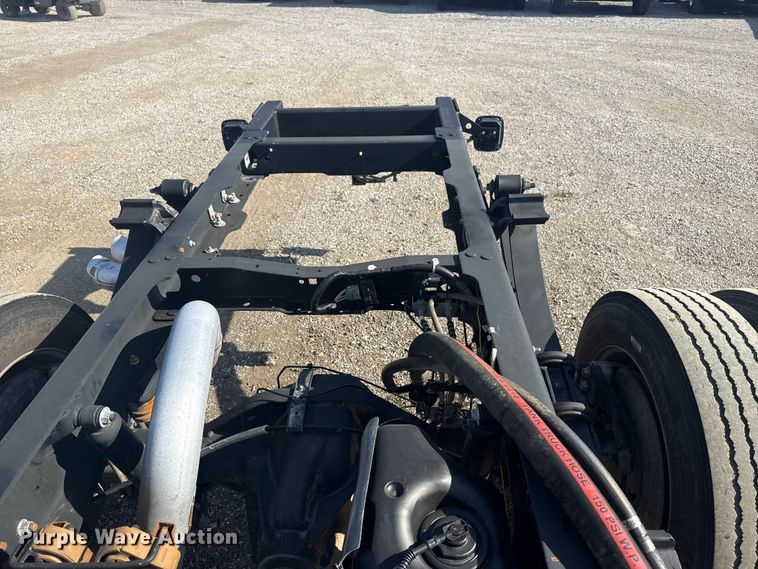 image for item EG1758 2019 Ford F550 Super Duty XL pickup truck cab and chassis