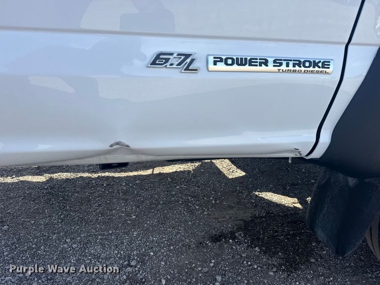 image for item EG1758 2019 Ford F550 Super Duty XL pickup truck cab and chassis