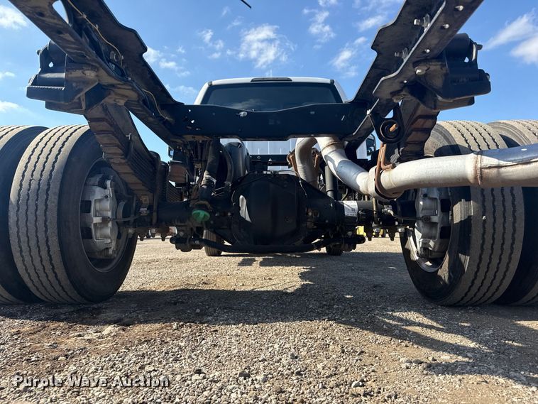 image for item EG1758 2019 Ford F550 Super Duty XL pickup truck cab and chassis