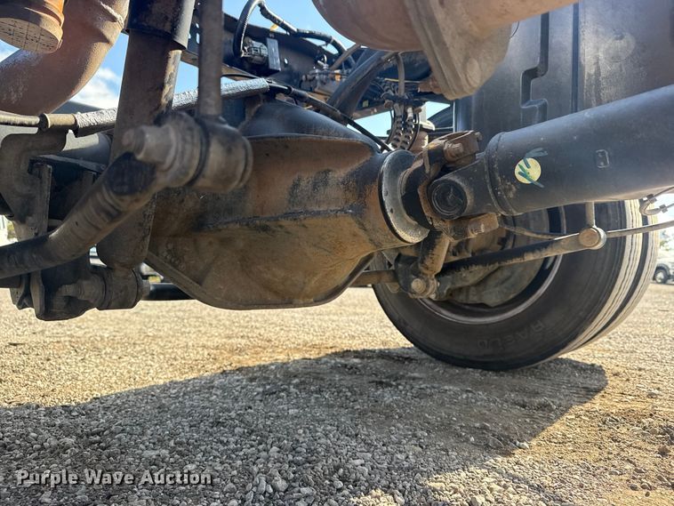 image for item EG1758 2019 Ford F550 Super Duty XL pickup truck cab and chassis