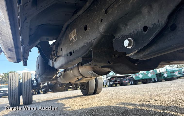 image for item EG1758 2019 Ford F550 Super Duty XL pickup truck cab and chassis