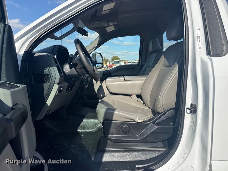 image for item EG1758 2019 Ford F550 Super Duty XL pickup truck cab and chassis