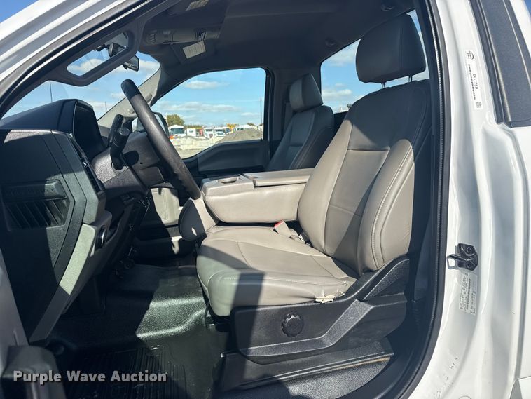 image for item EG1758 2019 Ford F550 Super Duty XL pickup truck cab and chassis