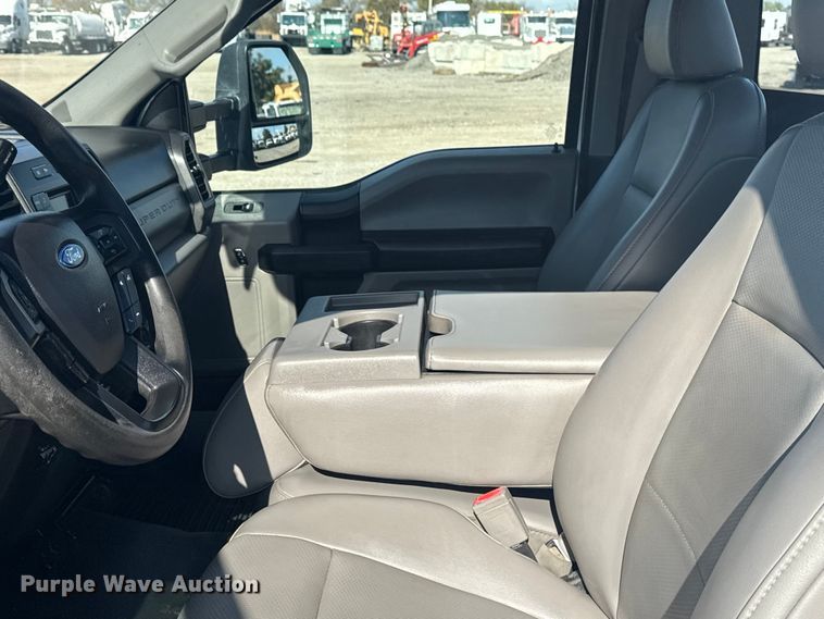 image for item EG1758 2019 Ford F550 Super Duty XL pickup truck cab and chassis