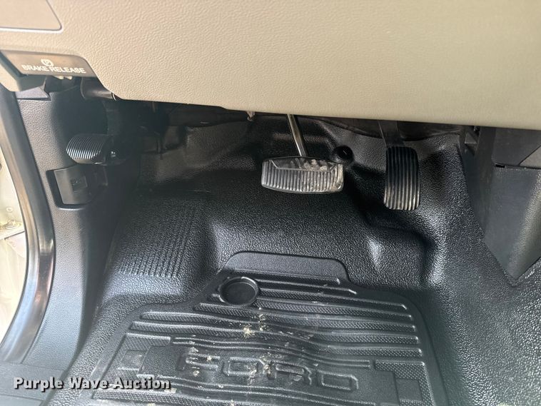 image for item EG1758 2019 Ford F550 Super Duty XL pickup truck cab and chassis