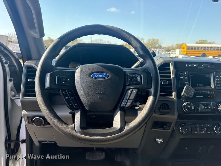 image for item EG1758 2019 Ford F550 Super Duty XL pickup truck cab and chassis