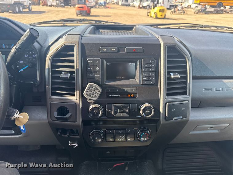 image for item EG1758 2019 Ford F550 Super Duty XL pickup truck cab and chassis