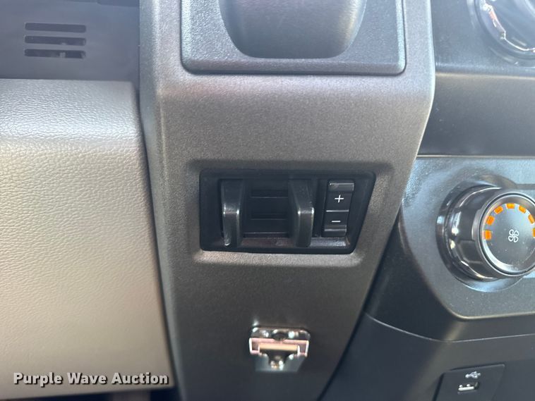 image for item EG1758 2019 Ford F550 Super Duty XL pickup truck cab and chassis