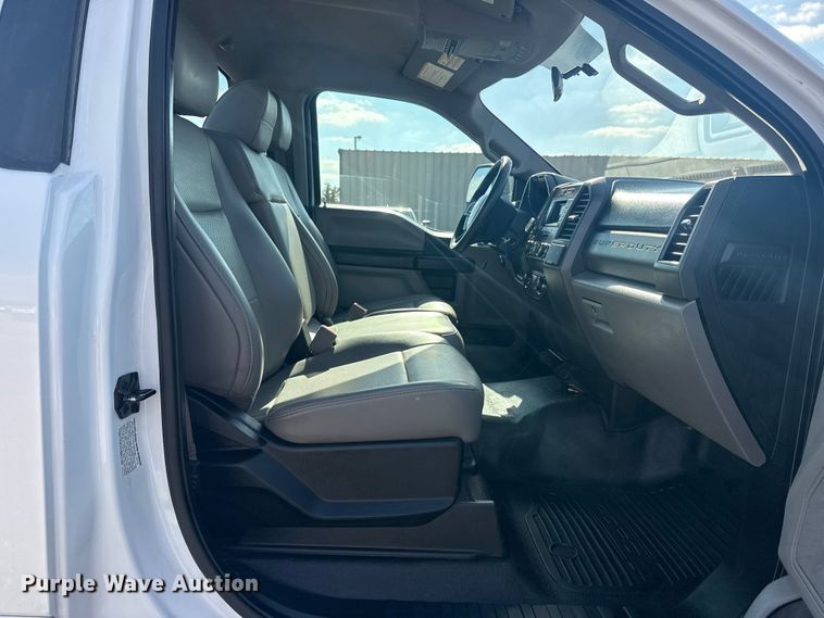 image for item EG1758 2019 Ford F550 Super Duty XL pickup truck cab and chassis