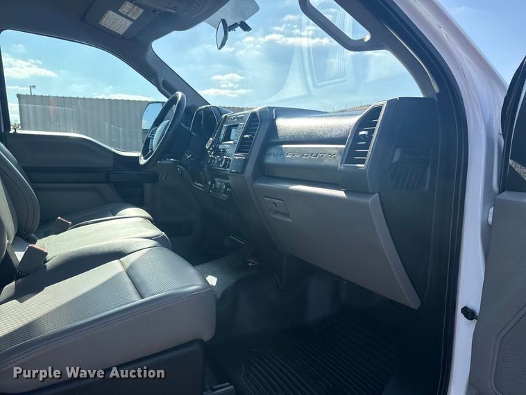 image for item EG1758 2019 Ford F550 Super Duty XL pickup truck cab and chassis