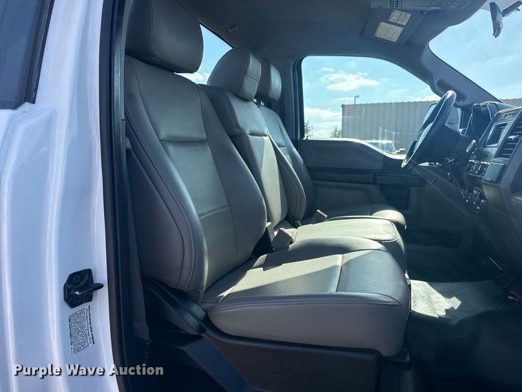 image for item EG1758 2019 Ford F550 Super Duty XL pickup truck cab and chassis