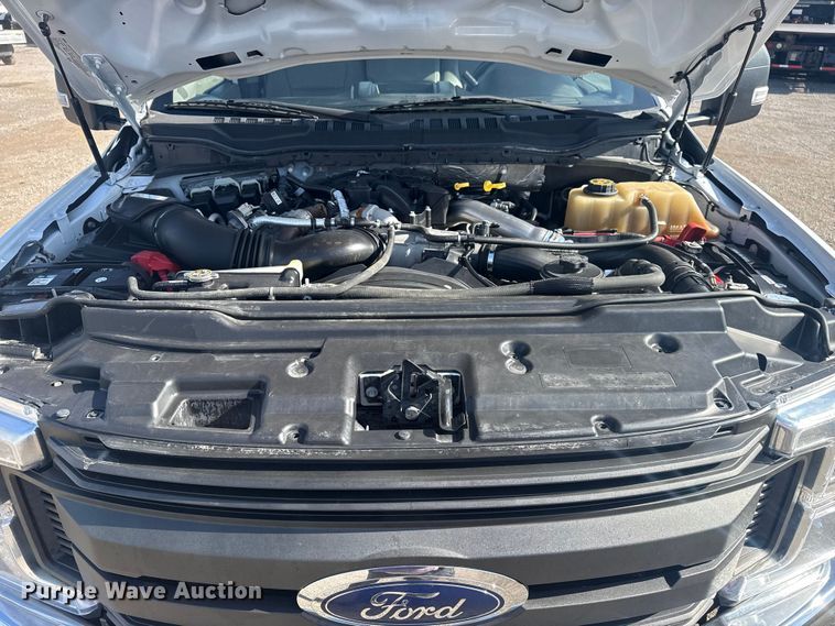 image for item EG1758 2019 Ford F550 Super Duty XL pickup truck cab and chassis