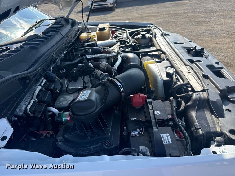 image for item EG1758 2019 Ford F550 Super Duty XL pickup truck cab and chassis