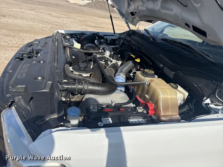 image for item EG1758 2019 Ford F550 Super Duty XL pickup truck cab and chassis