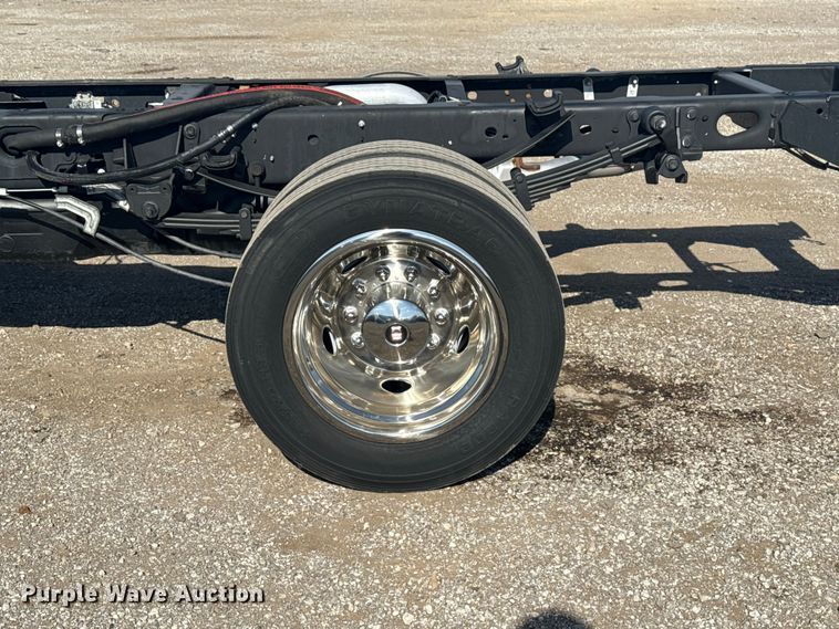 image for item EG1758 2019 Ford F550 Super Duty XL pickup truck cab and chassis