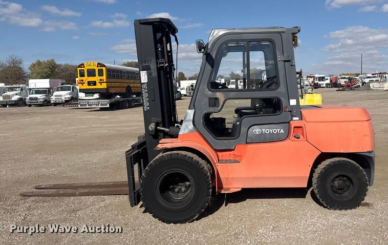 image for item EG1759 2002 Toyota 7FDAU50 forklift