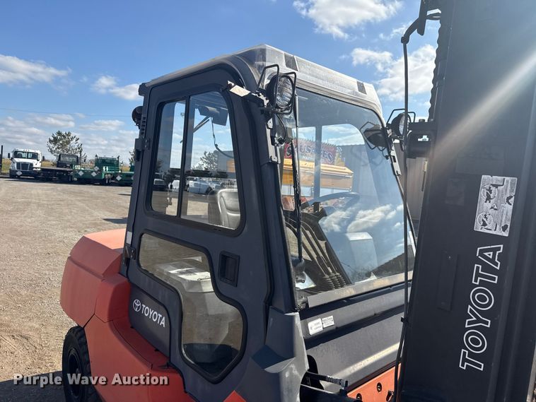 image for item EG1759 2002 Toyota 7FDAU50 forklift