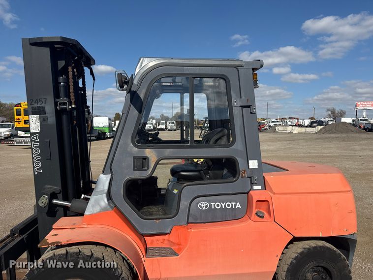 image for item EG1759 2002 Toyota 7FDAU50 forklift