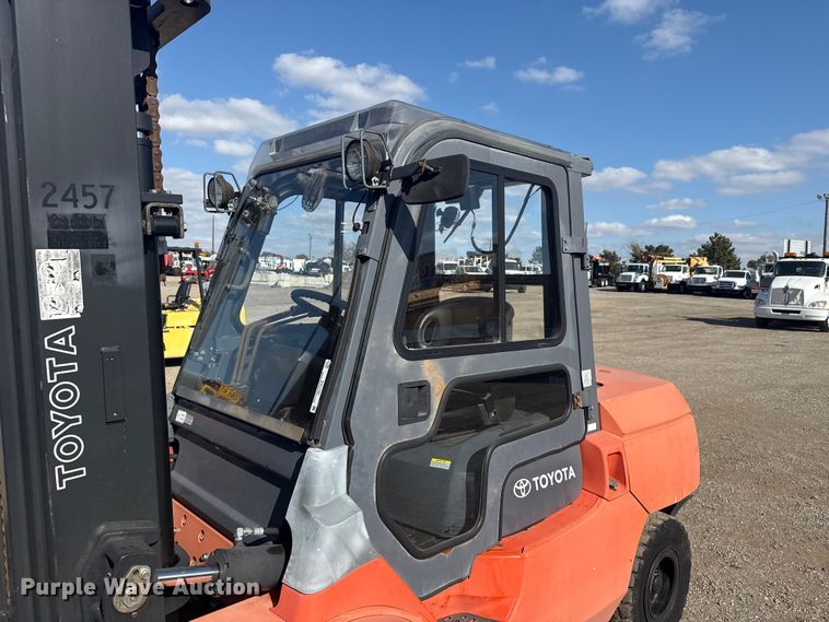 image for item EG1759 2002 Toyota 7FDAU50 forklift