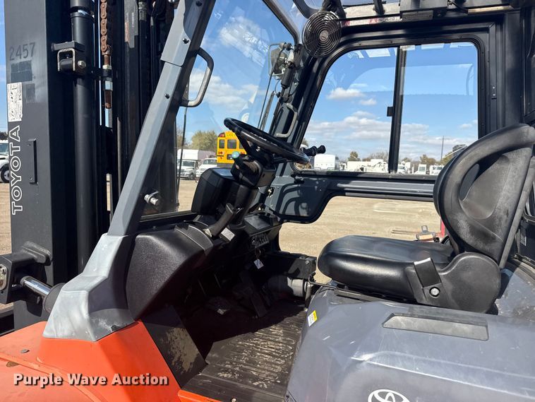 image for item EG1759 2002 Toyota 7FDAU50 forklift