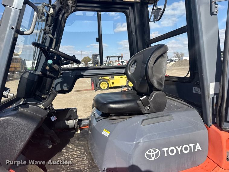 image for item EG1759 2002 Toyota 7FDAU50 forklift