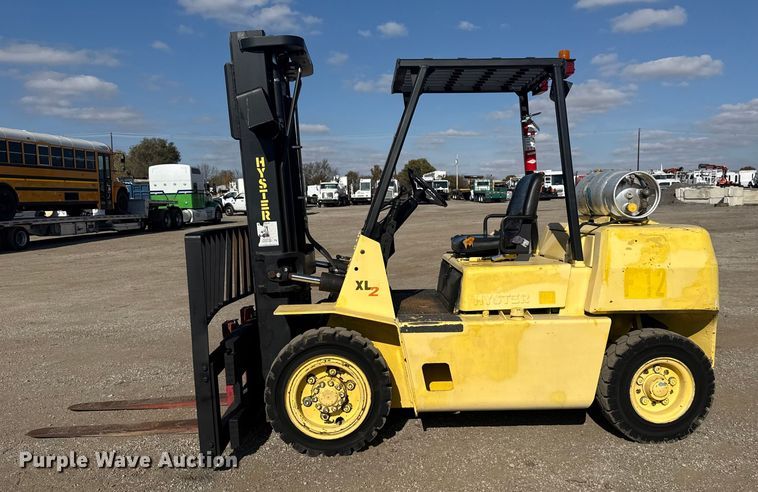 image for item EG1760 1999 Hyster H80XL forklift