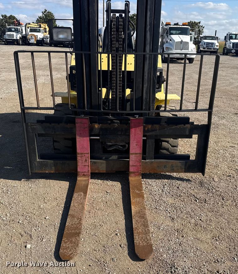 image for item EG1760 1999 Hyster H80XL forklift