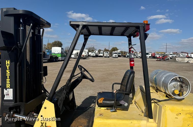 image for item EG1760 1999 Hyster H80XL forklift