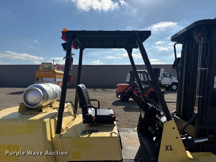 image for item EG1760 1999 Hyster H80XL forklift