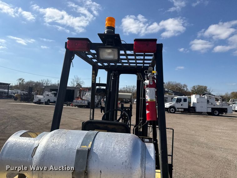 image for item EG1760 1999 Hyster H80XL forklift