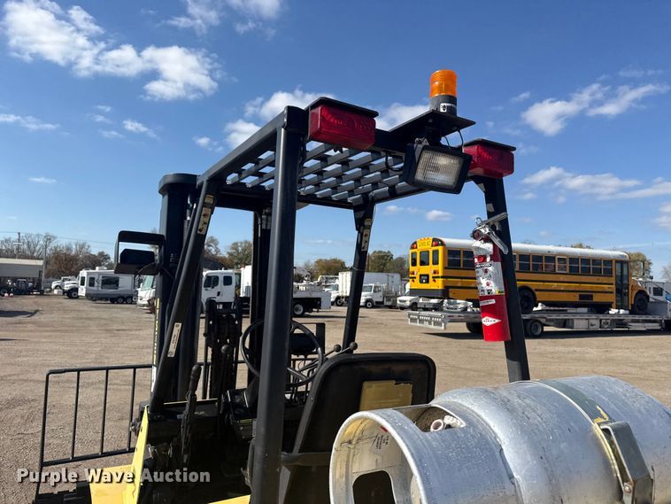 image for item EG1760 1999 Hyster H80XL forklift