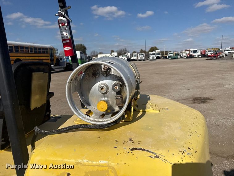 image for item EG1760 1999 Hyster H80XL forklift