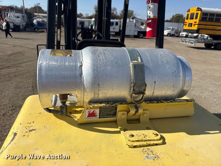 image for item EG1760 1999 Hyster H80XL forklift