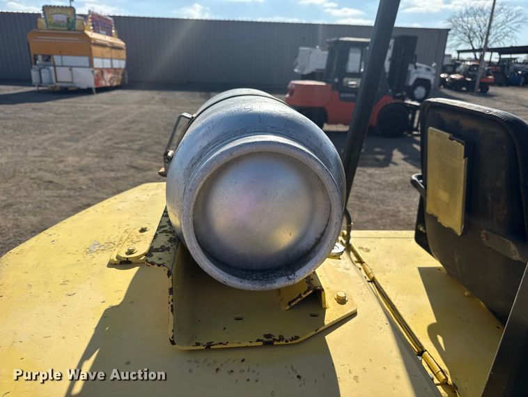 image for item EG1760 1999 Hyster H80XL forklift