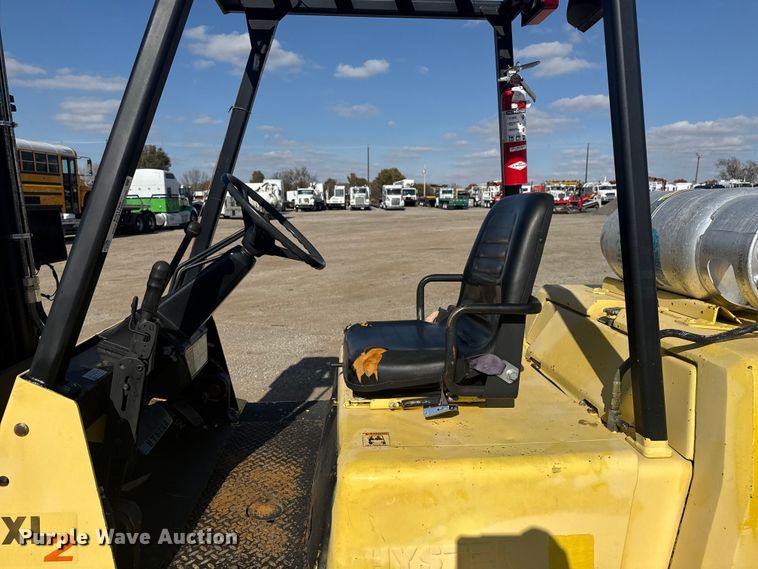 image for item EG1760 1999 Hyster H80XL forklift