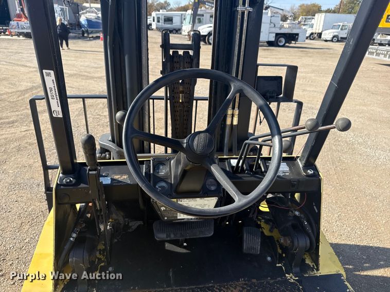 image for item EG1760 1999 Hyster H80XL forklift