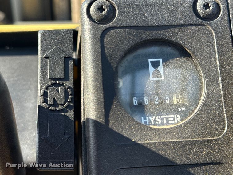 image for item EG1760 1999 Hyster H80XL forklift