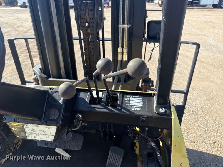 image for item EG1760 1999 Hyster H80XL forklift