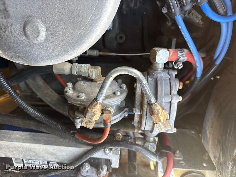 image for item EG1760 1999 Hyster H80XL forklift