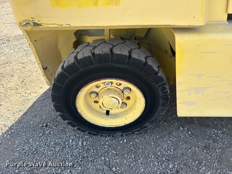 image for item EG1760 1999 Hyster H80XL forklift