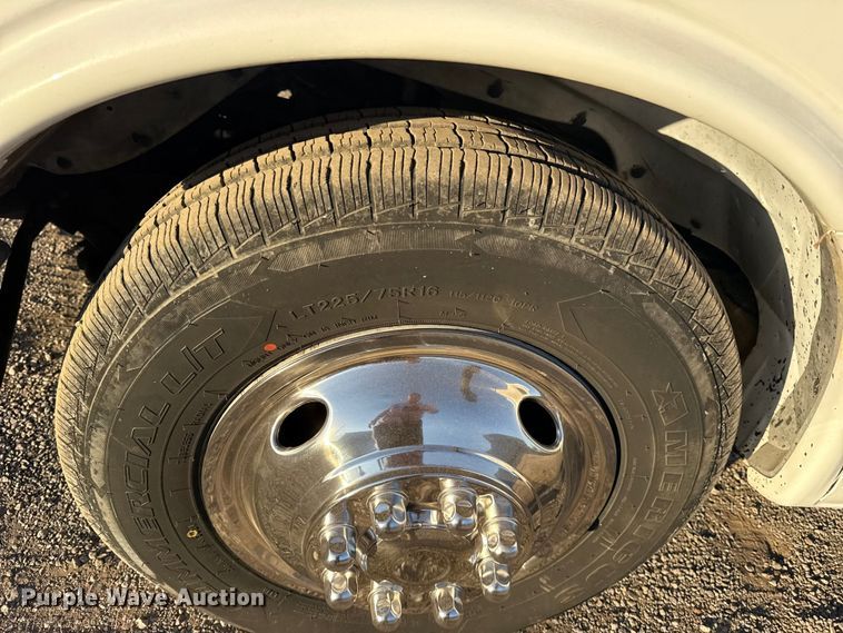 image for item EG1767 2012 Chevrolet Express box truck