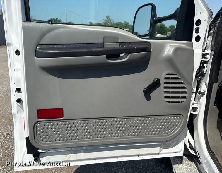 image for item EG6095 2007 Ford F550 Super Duty utility / service truck