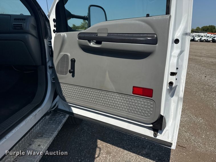 image for item EG6095 2007 Ford F550 Super Duty utility / service truck